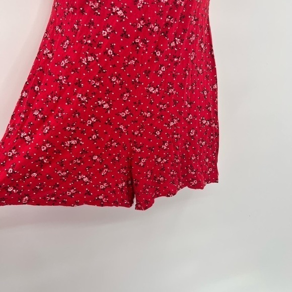 Boohoo Red Ditsy Floral Playsuit Size 10 - Picture 4 of 9